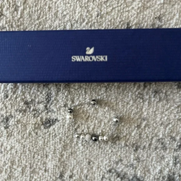Swarovski Silver Bracelet new in box - Picture 4 of 6